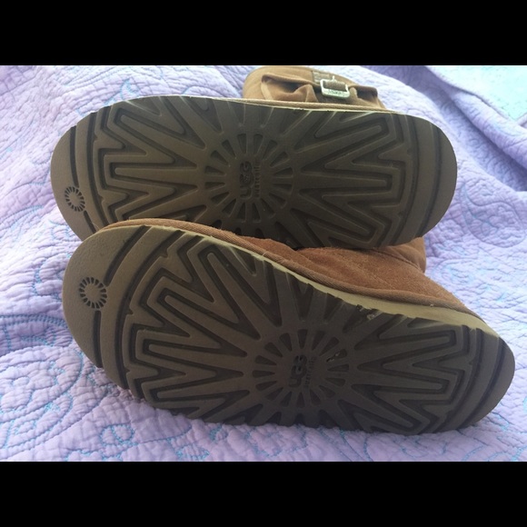 Girls Ugg Retro Cargo boot size 3 - Picture 2 of 6